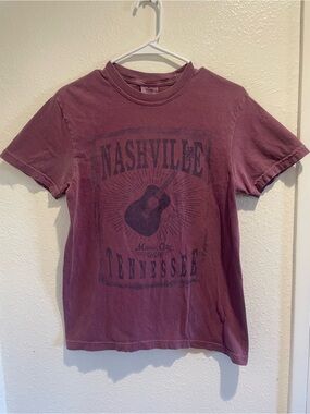 🤠 COMFORT COLORS Nashville Guitar Tee • Retro Crimson Men’s Small